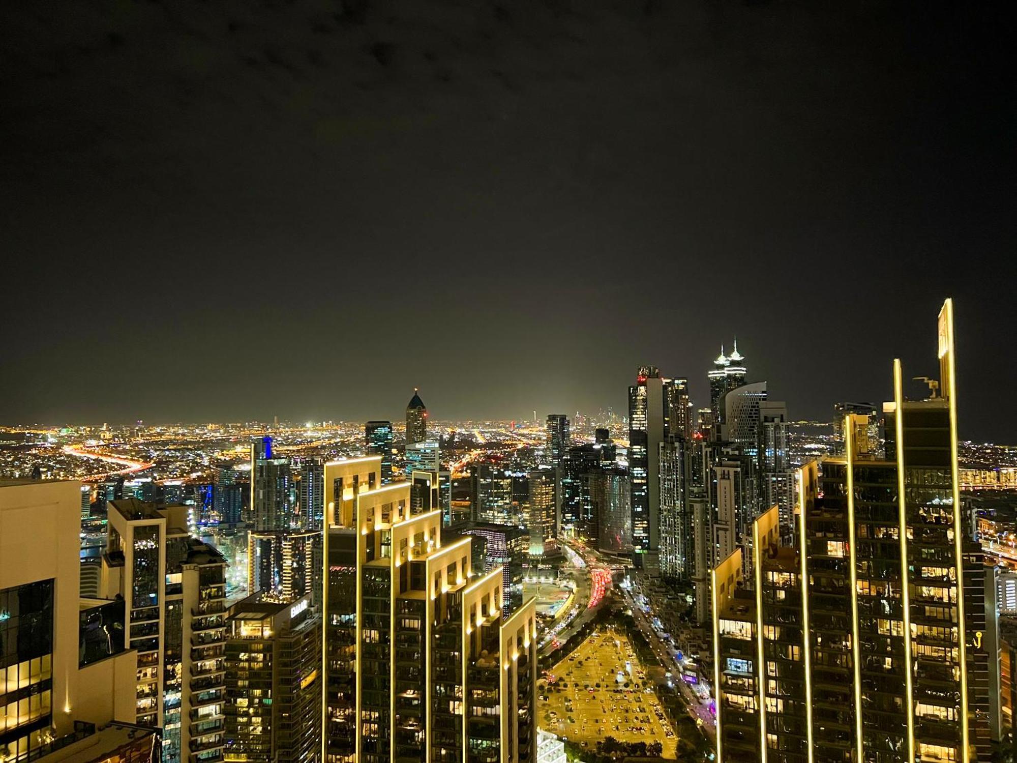 Downtown Luxury - Stunning Burj Khalifa & Sea View - 5 Minutes Walk To Dubai Mall Kültér fotó